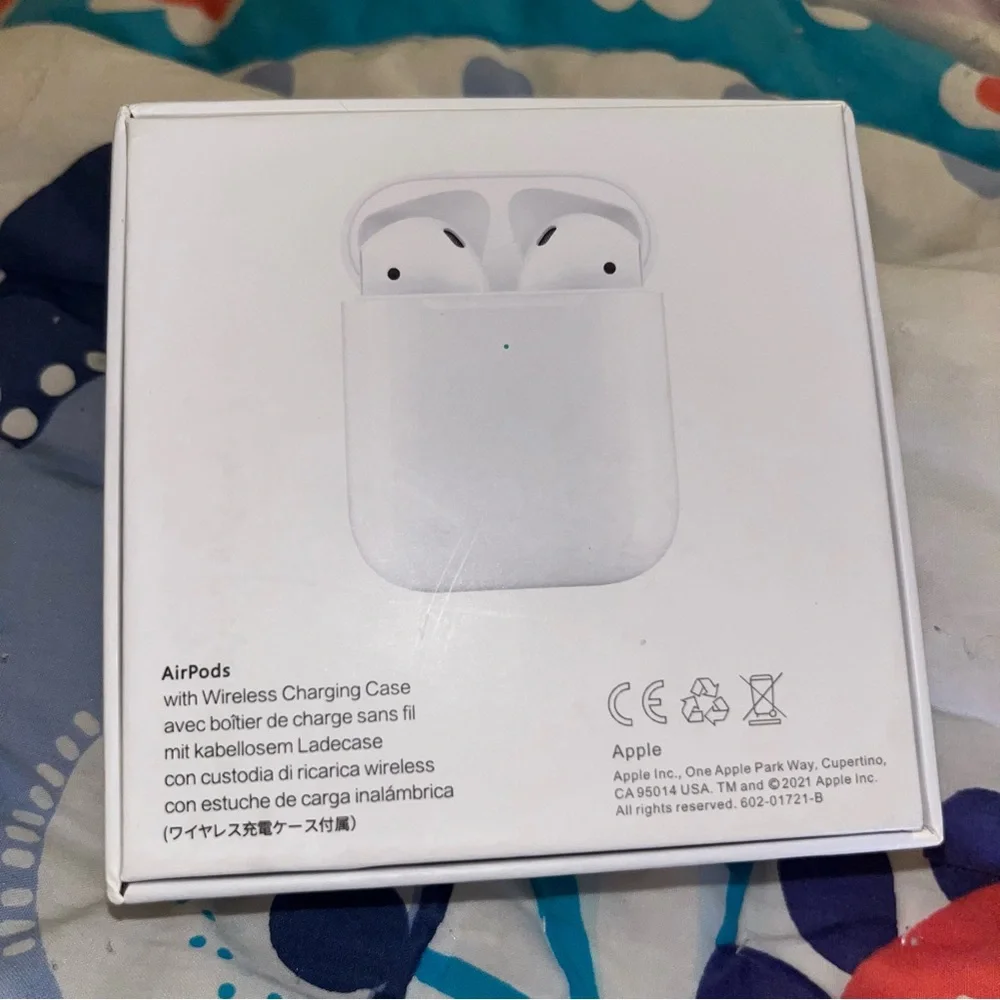 Apple Airpods with wireless charging case Model A2032 A2031 A1938